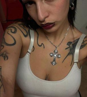 Gita tetovirana domina