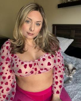 Prekrasna seksi runda odmah dostupna za vruće seksualne susrete