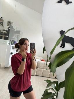 Dostupna sam kako bih osigurala Vaše potpuno zadovoljstvo