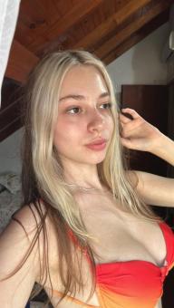 Mlada Francuskinja koja voli sisati Volim kurčeve