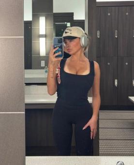 Bok ljubavi moje dostupan sam da vas zadovoljim