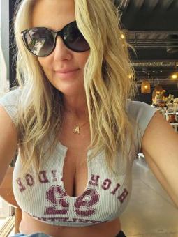 Bok dragi moji ja sam Lydie nova sam ovdje