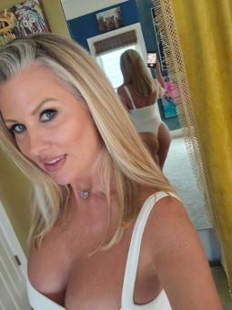 Nov sam ovdje ovdje sam da ponudim svoje plaćene seksualne usluge